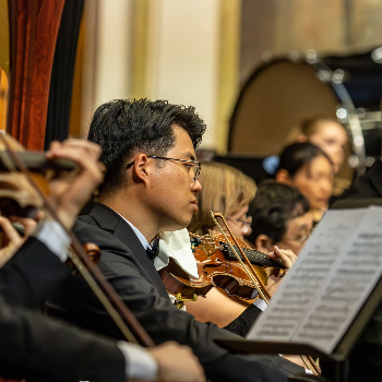 Dr. Yuchen Dai (centre) performing with the World Doctors Orchestra in Cluj, Romania (Photo: Stefan Socaciu)